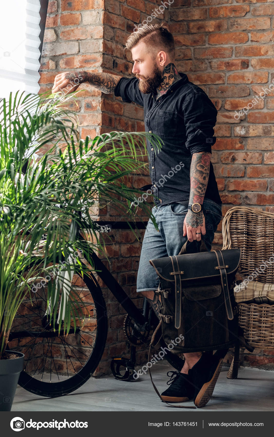 Casual hipster with tattoos Stock Photo by ©fxquadro 143761451