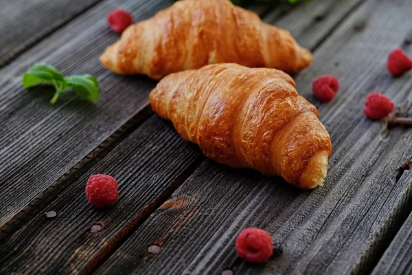 Deux croissants frais — Photo