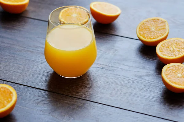 Orangensaft im Glas — Stockfoto