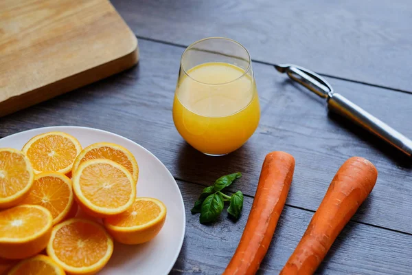 Orange juice in a glass — Stock Photo, Image