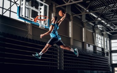 Siyah profesyonel basketbolcu