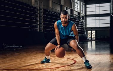 siyah basketbol oyuncusu 