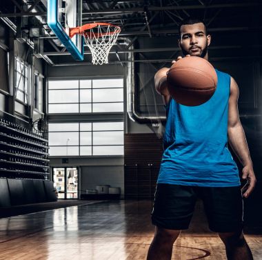 siyah basketbol oyuncusu 