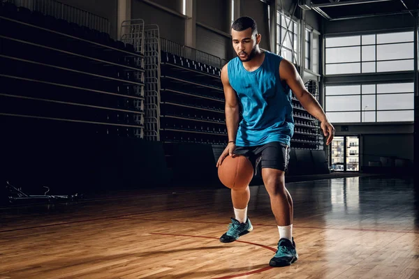 Jogador de basquete preto — Fotografia de Stock