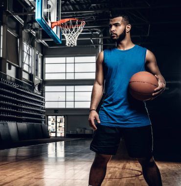 siyah basketbol oyuncusu 