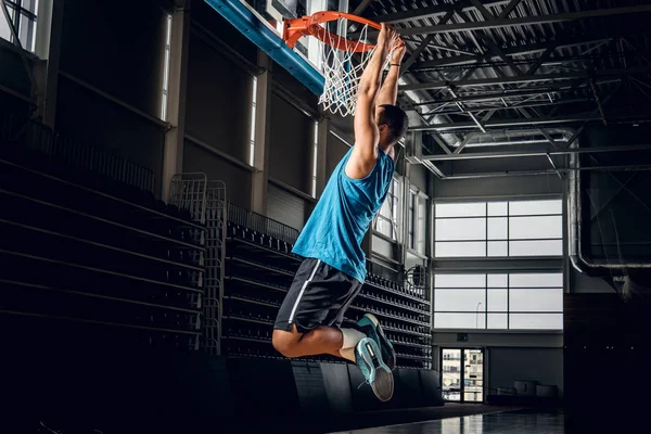 Černý profesionální basketbalový hráč — Stock fotografie