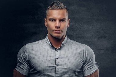 yakışıklı atletik erkek