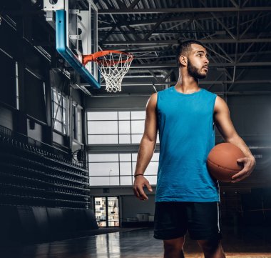 siyah basketbol oyuncusu 