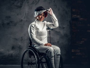 Kadın Paralimpik tekerlekli sandalye fencer