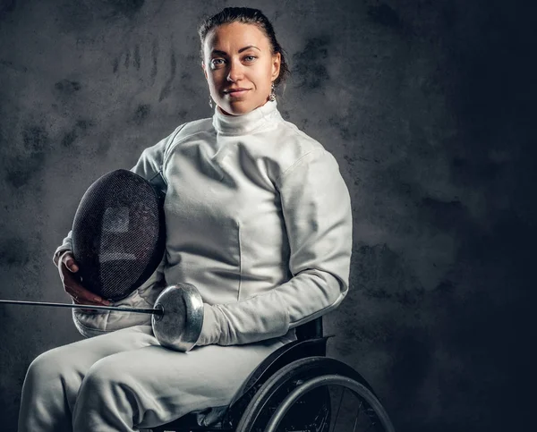 Kadın Paralimpik tekerlekli sandalye fencer 