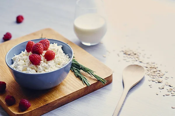 Curd with raspberry in cup on table — Stock Photo, Image