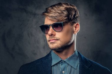 şık erkek takım elbise