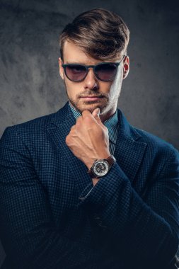 şık erkek takım elbise