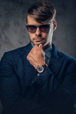 şık erkek takım elbise