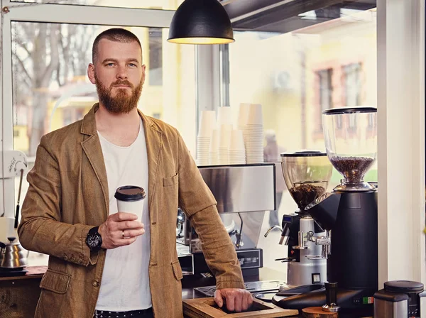 Pelirroja artesanal vendedor de café — Foto de Stock