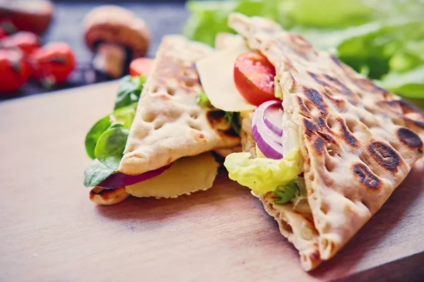 Delicious pita bread with ham — Stock Photo, Image