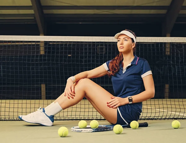 Jogadora de tênis posando — Fotografia de Stock
