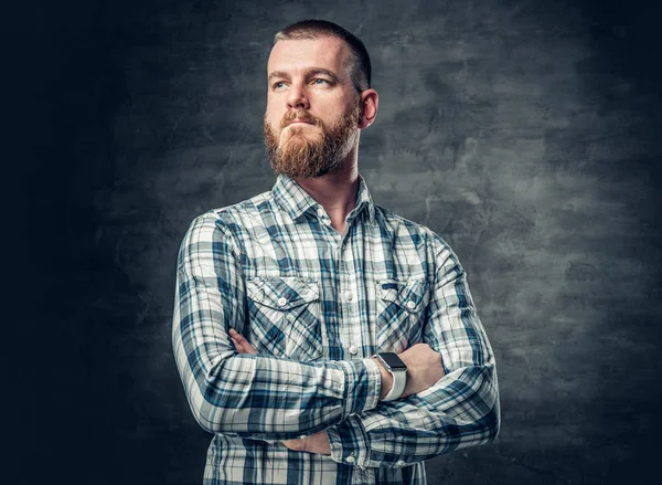 Yün gömlekli sakallı erkek — Stok fotoğraf