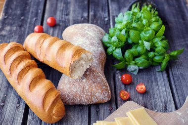 Lezzetli beyaz ekmek ve peynir