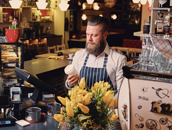 El vendedor de café barbudo —  Fotos de Stock