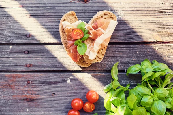 Brown bread with ham — Stock Photo, Image