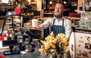 Pozitif sakallı barista