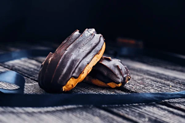 Heerlijke chocolade eclairs — Stockfoto