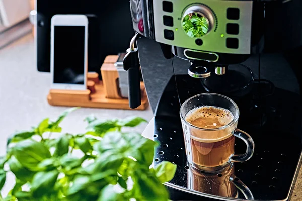 Профессиональная кофе машина — стоковое фото