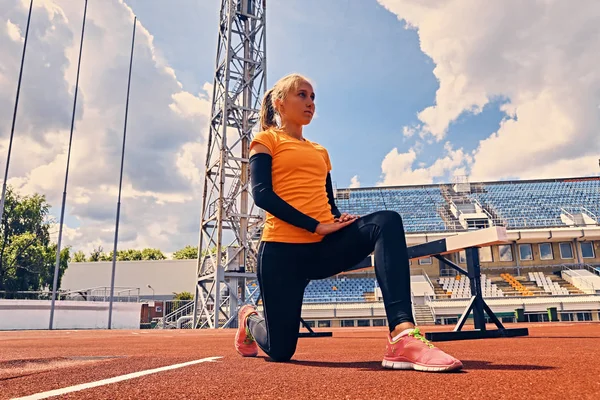 Blondynka sportowy kobiece runner — Zdjęcie stockowe