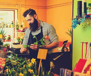 Çiçek satan bir Pazar shop çalışma