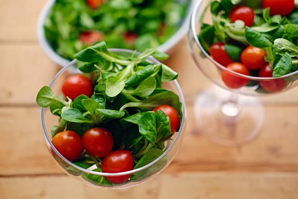 Cherry tomatoes and basil salad — Stock Photo, Image