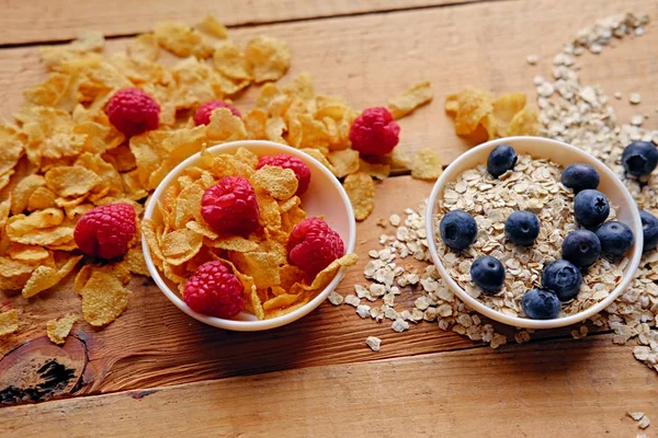 Golden corn flakes and some berries — Stock Photo, Image