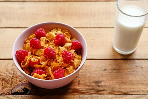 Diät Maisflocken mit Milch — Stockfoto