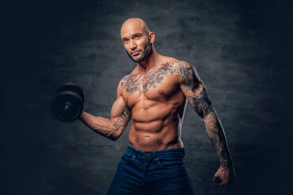 Muscular man holds dumbbell — Stock Photo, Image