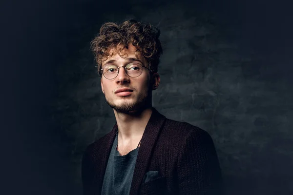 Hombre inteligente en gafas graduadas — Foto de Stock