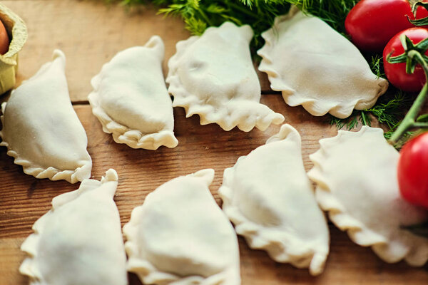 Крупный план замороженных пельменей
