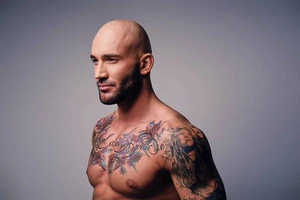 Shirtless athletic shaved head male — Stock Photo, Image