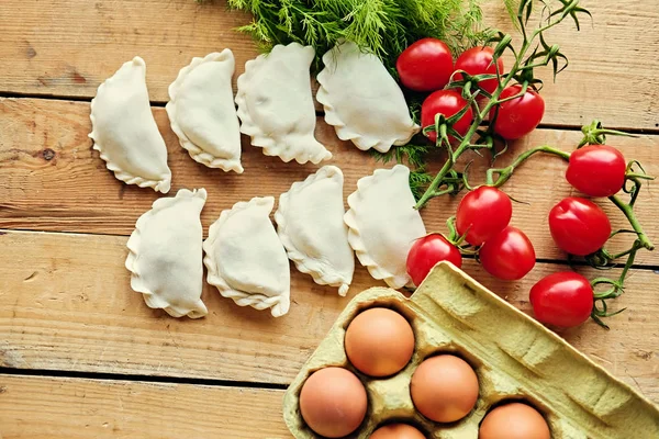 Knödel mit Kirschtomaten — Stockfoto