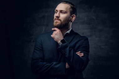 Şık sakallı hippi