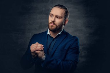 Şık sakallı hippi