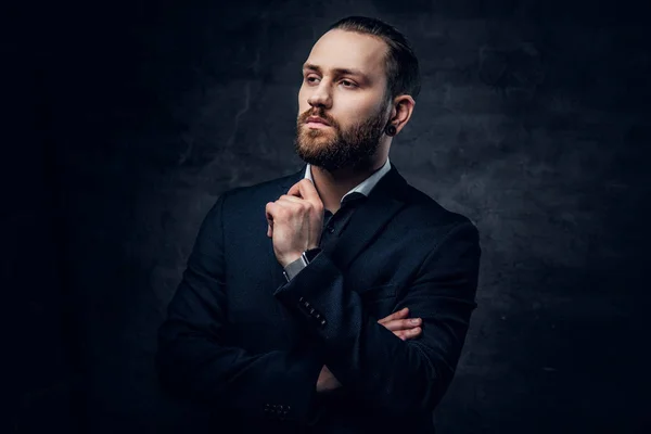 Estúdio retrato de homem barbudo — Fotografia de Stock