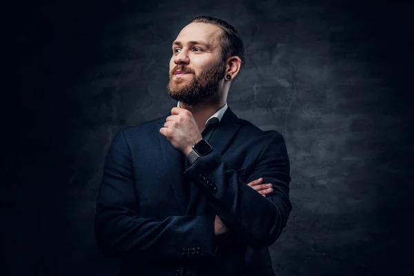 Estúdio retrato de homem barbudo — Fotografia de Stock