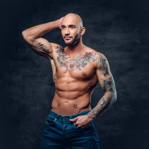 Muscular man with tattoos on torso — Stock Photo, Image