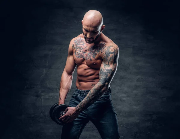 Shirtless man holds the dumbbell — Stock Photo, Image