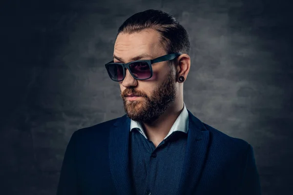 Man in sunglasses and suit — Stock Photo, Image