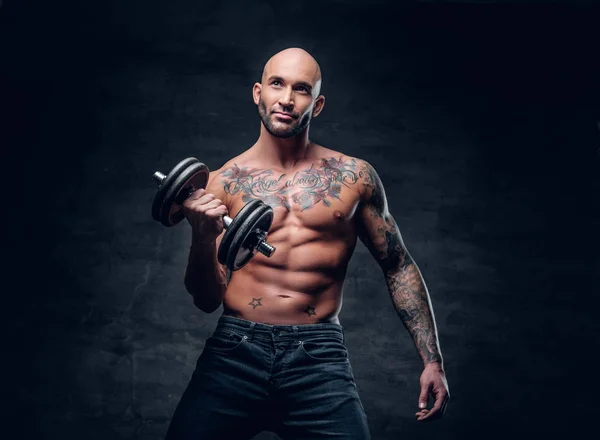 Shirtless man holds the dumbbell — Stock Photo, Image