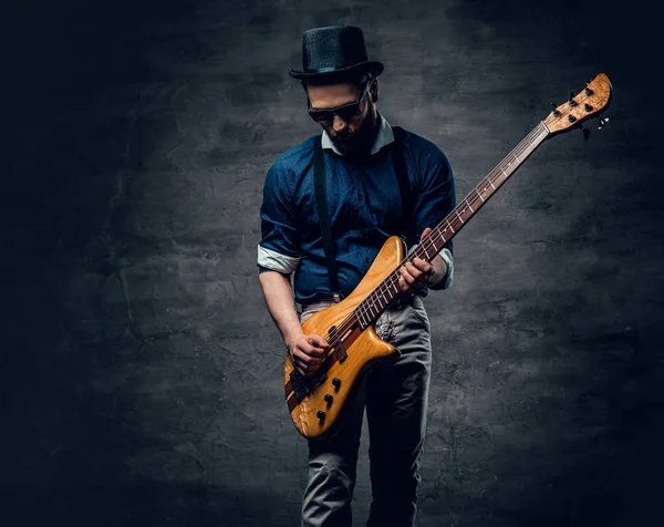 Hipster bass player — Stock Photo, Image