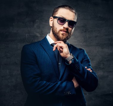 Sakallı erkek güneş gözlüğü