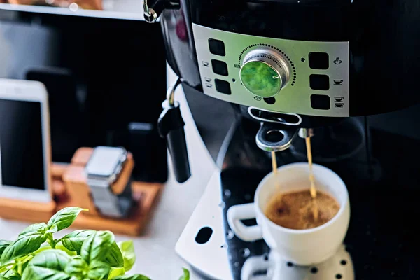 Professionelle Kaffeemaschine für zu Hause — Stockfoto