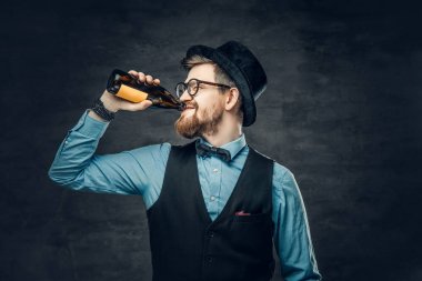 Dostum içecekler şişe bira zanaat